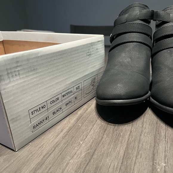 Wild Diva Black Ankle Booties - Picture 3 of 3